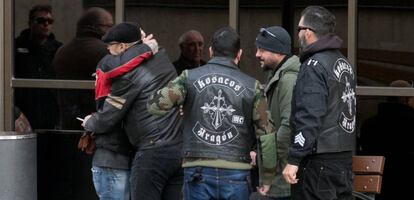 Amigos de Víctor Laínez en el cementerio de Torrero (Zaragoza).