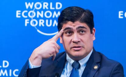 El presidente de Costa Rica, Carlos Alvarado, este miércoles en Davos (Suiza).