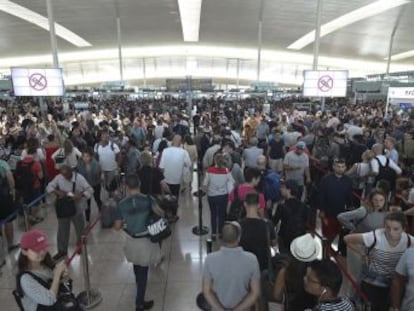 Preguntas y respuestas sobre el conflicto laboral en los arcos de seguridad del aeropuerto barcelonés