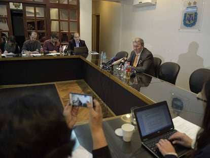 Armando P&eacute;rez recibe a medios extranjeros en la sede de la AFA en Buenos Aires. 