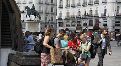 Turistas en la Puerta del Sol.