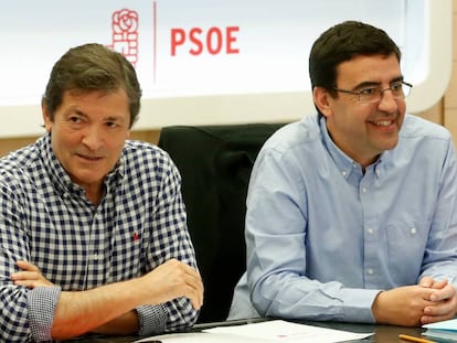 Javier Fern&aacute;ndez, presidente de la gestora del PSOE, este lunes en Ferraz. 