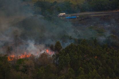 A represa Cantareira, na Bragança Paulista, apresenta o pior nível da sua história: 3,5%. Os incêndios são rotina na região.