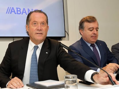 Juan Carlos Escotet, propietario de Abanca, y Francisco Botas, consejero delegado de la entidad, en una imagen de archivo.