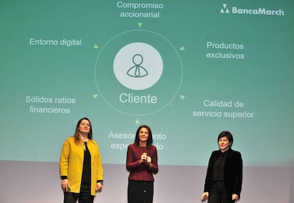 De izquierda a derecha, Andrea Niculcea, directora de Transformación Digital; Teresa Capella, directora de Tecnología de la Información y Carmen Torres, directora de Coordinación y Operaciones, responsables del Plan de Transformación Digital de Banca March.