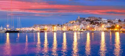 La zona del puerto de la ciudad de Ibiza concentra la mayoría de los bares, restaurantes y tiendas de la isla.