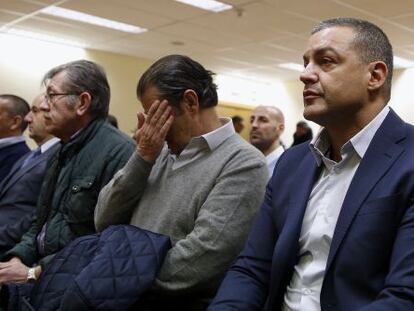 Banquillo de los acusados del Madrid Arena, con Miguel Ángel Flores en primer plano.