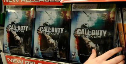  Videojuegos de Call of Duty en una tienda. 