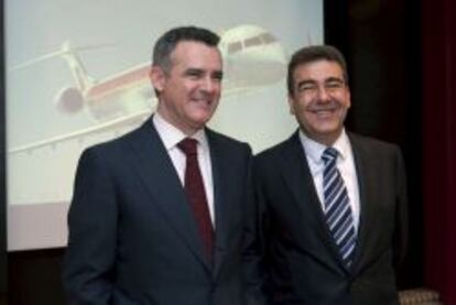 El presidente de Air Nostrum, Javier Serratosa, y el consejero delegado la compañía, Carlos Bertomeu.