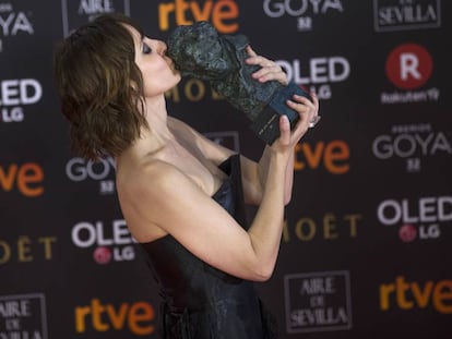 Nathalie Poza posa con su Goya por &#039;No s&eacute; decir adi&oacute;s&#039;. 