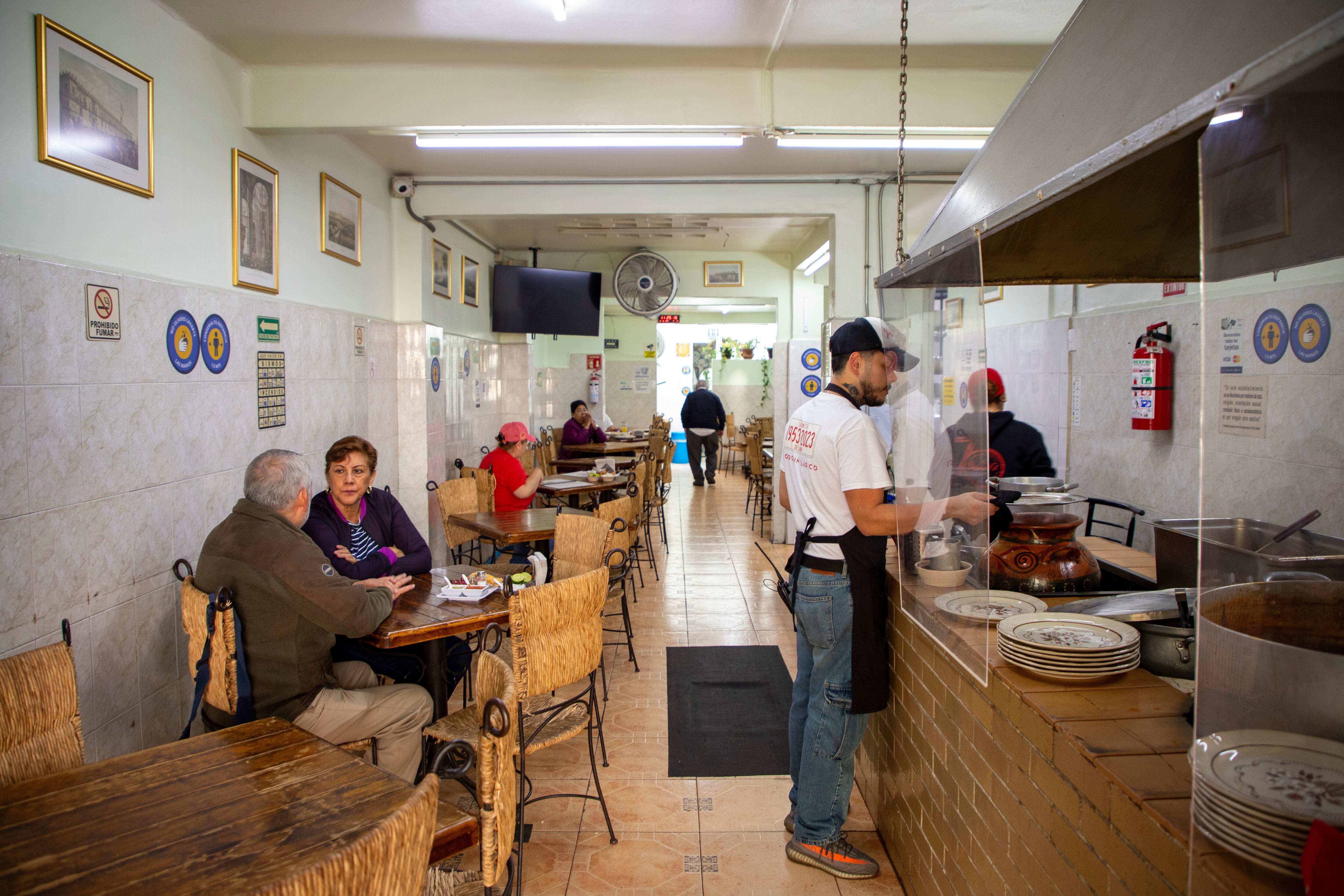 Comensales al interior del restaurante, el pasado 12 de diciembre.