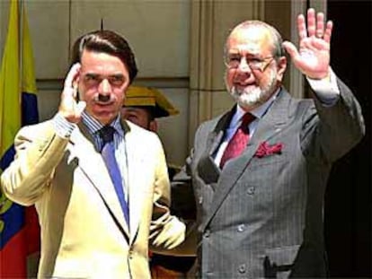 José María Aznar, junto al presidente de Ecuador, Gustavo Noboa, ayer en la Moncloa.