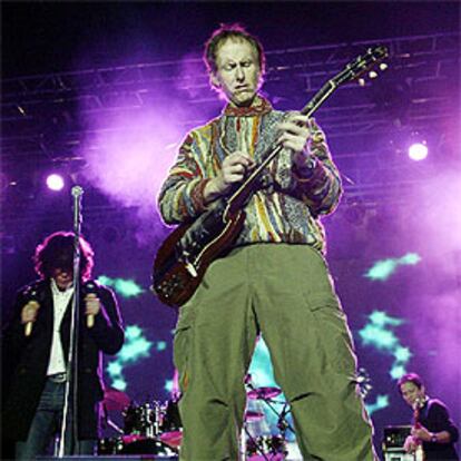 Ian Atsbury y Robbie Grienger, la noche del jueves, durante el concierto de The Doors en Benidorm.