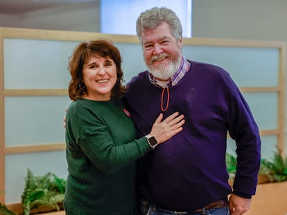 Isabel Faraldo, candidata a la Xunta de Galicia por Podemos, y Juan López Uralde, coordinador de Alianza Verde, presentan el acuerdo político entre sus formaciones el 23 de enero en Santiago de Compostela.