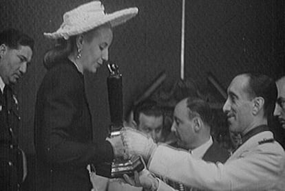 Un fotogramas con Evita Perón en Santiago.