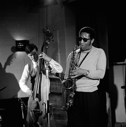 Ruud Jacobs (izquierda) y Sonny Rollins en el Go-Go Club en Loosdrecht, en mayo de 1967.