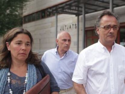 La dona de Jorge Batesteza (centre), està imputada per blanqueig de capital.