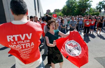 Canal 9 workers protesting on Monday outside the channel&#039;s studios.