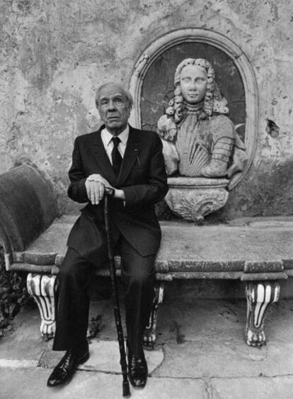 Borges (Buenos Aires, 1899-Ginebra, 1986), en Villa Palagonia, Bagheria (Sicilia), en 1984.