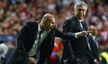 Zidane dá instruções na final da Champions de 2014.