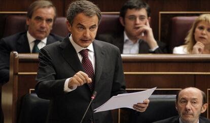 El presidente del Gobierno, José Luis Rodríguez Zapatero, en la sesión de control al Gobierno.