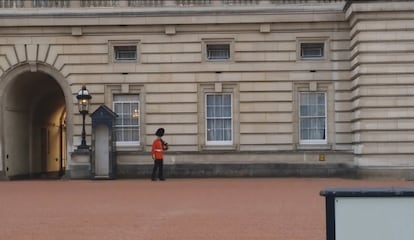 El guardia real, en un momento de su turno.