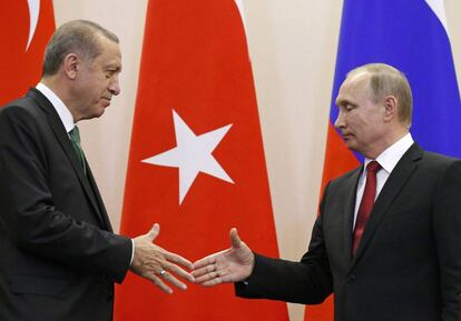 Erdogan (i) y Putin, este mi&eacute;rcoles en la residencia del presidente ruso en el mar Negro