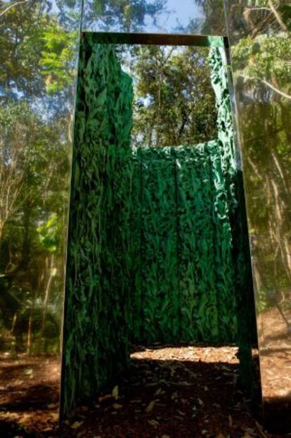 Escultura de Cristina Iglesias en Inhotim, durante la Bienal de Sao Paulo.