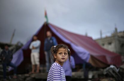 Vida entre las ruinas de la ciudad de Gaza.