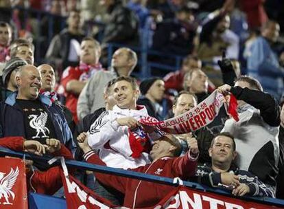 Seguidores del Liverpool en la grada del Calderón.