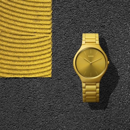 La nueva colección True Thinline Les Couleurs Le Corbusier, de Rado, presenta la gama cromática más brillante de la temporada. Así, cada reloj está disponible en los nueve colores únicos, vivos y llamativos que forman parte del concepto de policromía arquitectónica de Le Corbusier, artista, arquitecto y maestro en el manejo de materiales y uno de los padres del Modernismo. Cada modelo se presenta en edición limitada de 999 unidades, todos con la cerámica de alta tecnología propia de la firma. Precio: 2.050 euros.