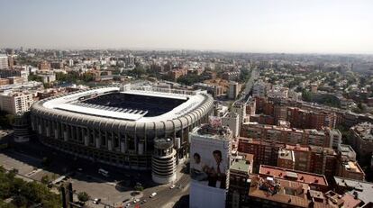 An aerial view of the Bernabéu stadium with the space slated for development in the foreground.