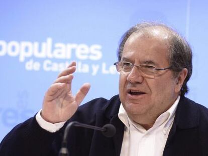 El candidato del PP a la presidencia de la Junta de Castilla y Le&oacute;n, Juan Vicente Herrera, valora los resultados de las elecciones del 24 M, en la sede de su partido.