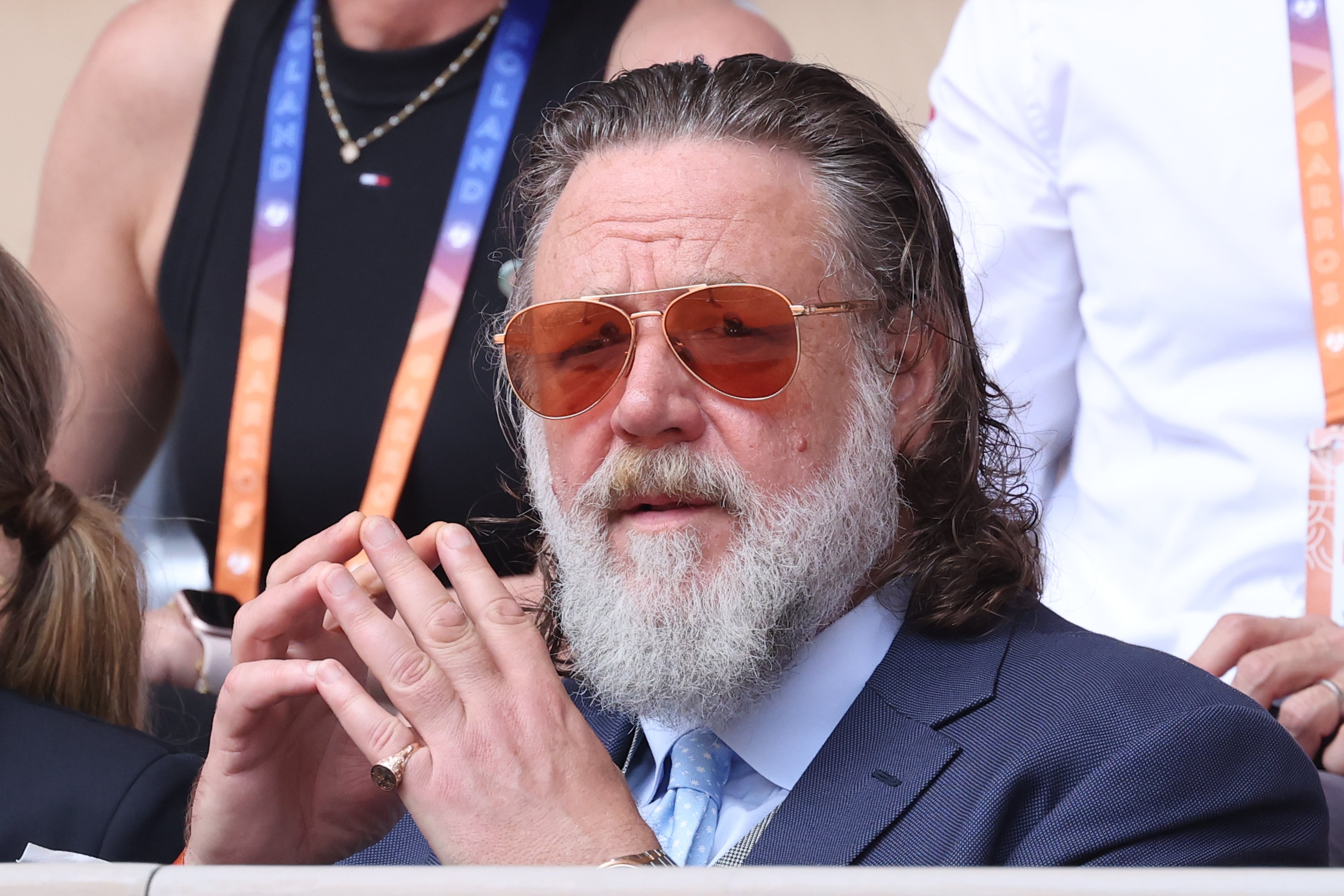 Russell Crowe responde a las críticas sobre su interacción con sus seguidores: “¿Cuál es su problema?”