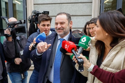 José Luis Ábalos a la salida del Supremo. 
