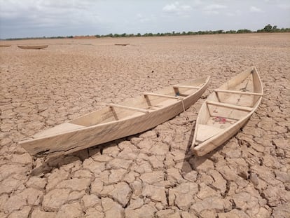 Lago seco cerca de Uagadugú, capital de Burkina Faso.