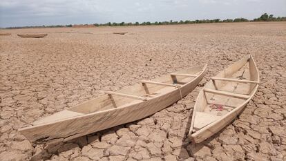 Lago seco cerca de Uagadugú, capital de Burkina Faso.