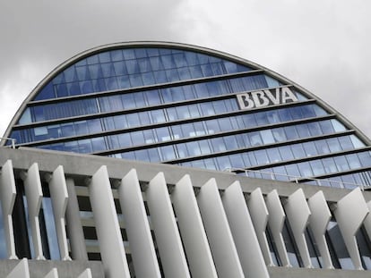 Fachada de la sede corporativa del BBVA, en el distrito de Las Tablas en Madrid.