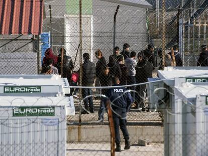 Migrants al centre de detenció de Filakia, a Grècia, dissabte passat.