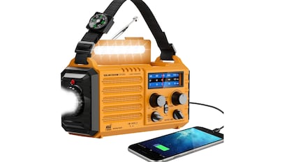 LO MÁS VENDIDO EN ESCAPARATE: Radio de emergencia solar y portátil. SOLO 79€