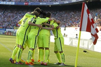 Els jugadors del Barça celebren el gol de Messi que val una Lliga.