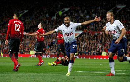 Lucas Moura celebra uno de sus goles.