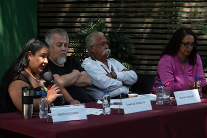 Eugenia Allier (derecha), representante del MEH, en la presentación de 'Archivos de la Resistencia', una iniciativa de memoria de la Guerra Sucia por parte de Artículo 19, el 9 de junio en Ciudad de México.
