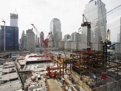 Aspecto de las obras de reconstrucción de la <i>zona cero</i> en Nueva York, en una imagen tomada el pasado martes.