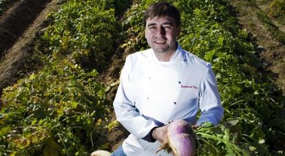 El cocinero Fernando del Cerro, en su huerta.