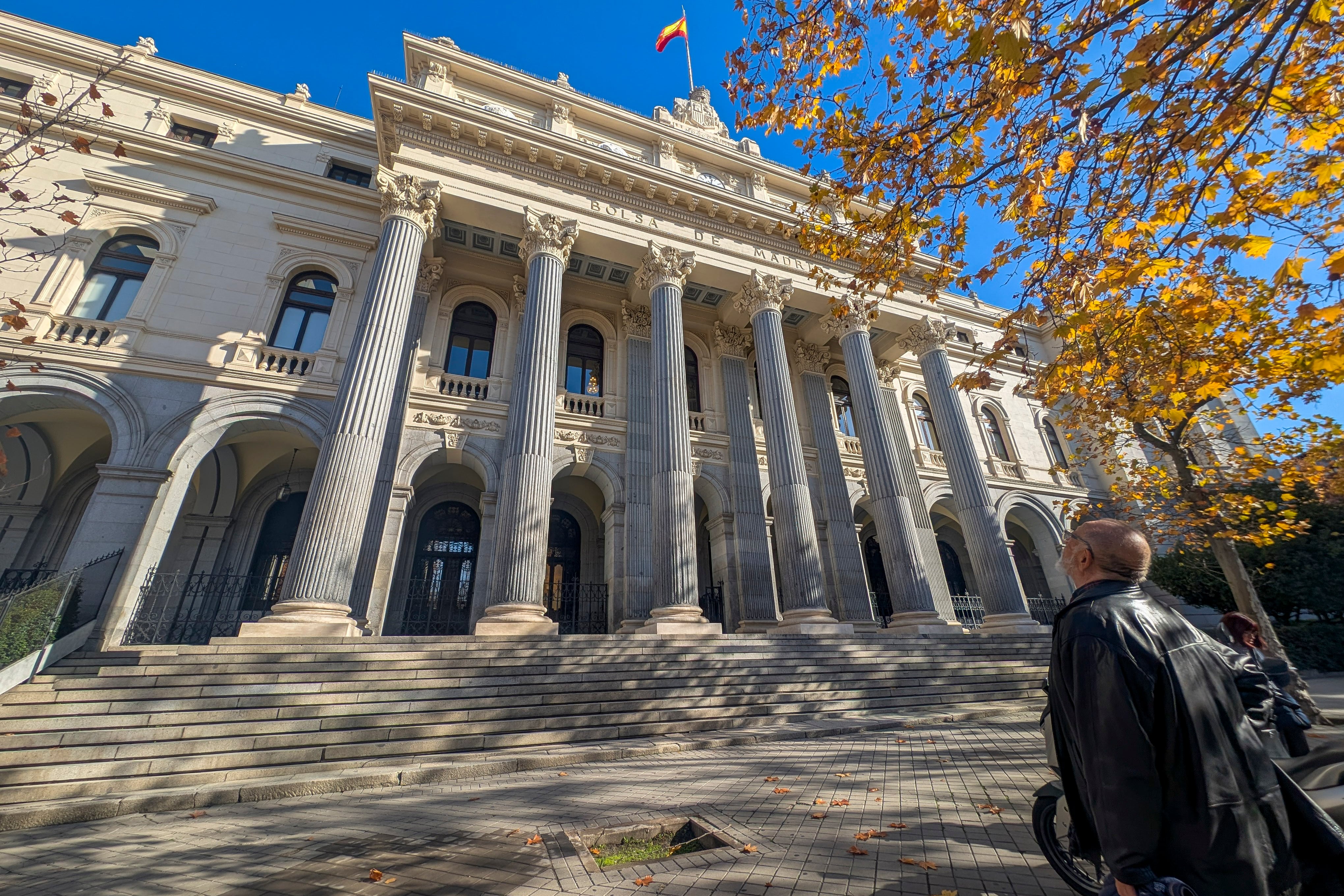 Edificio de la Bolsa de Madrid, en la Plaza de la Lealtad.