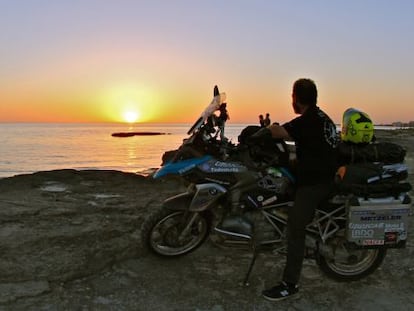 Atardecer a orillas del mar Caspio en Aktau, al suroeste de Kazajist&aacute;n. 