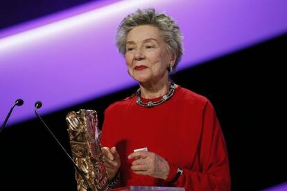 La actriz francesa Emmanuelle Riva recibe el César a mejor actriz por la cinta 'Amor'