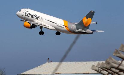 Un avión de Condor despega del aeropuerto de Creta, en Grecia.