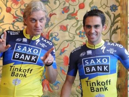 Oleg Tinkov, junto a Alberto Contador en las oficinas de su banco en el centro de negocios Olimpia Park, Mosc&uacute;.